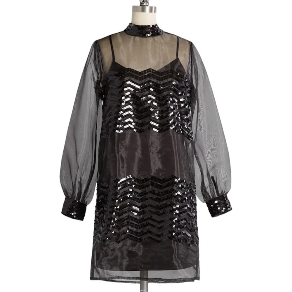 021 - ModCloth NWT Fanciful Fette Shift Dress. Size S
